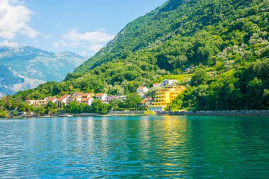 Kıyı Ortaçağ şehir, Prcanj Boka kotorska Körfezindeki Karadağ görünümünü