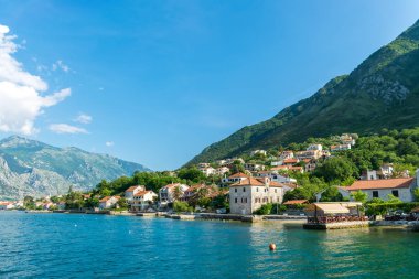 Kıyı Ortaçağ şehir, Prcanj Boka kotorska Körfezindeki Karadağ görünümünü