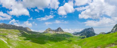 Dağ manzaralı görünümünü geçmek Sedlo, kuzeyinde Karadağ