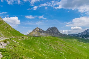 Dağ manzaralı görünümünü geçmek Sedlo, kuzeyinde Karadağ