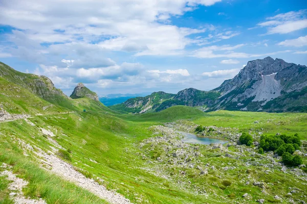 Malé Modré Horské Jezero Mezi Vysokých Velehor — Stock fotografie