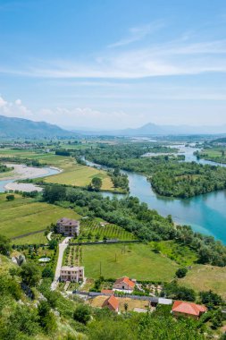 Rozafa, Arnavutluk Ortaçağ Kalesi surlarının dan manzaralar