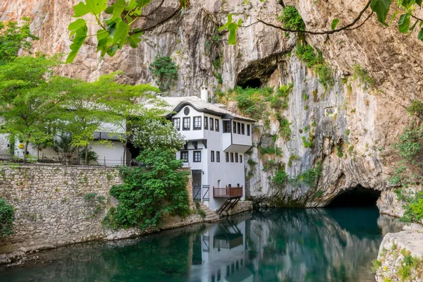 Čisté Podzemní Řeka Jeskyně Poblíž Islámské Mešity — Stock fotografie