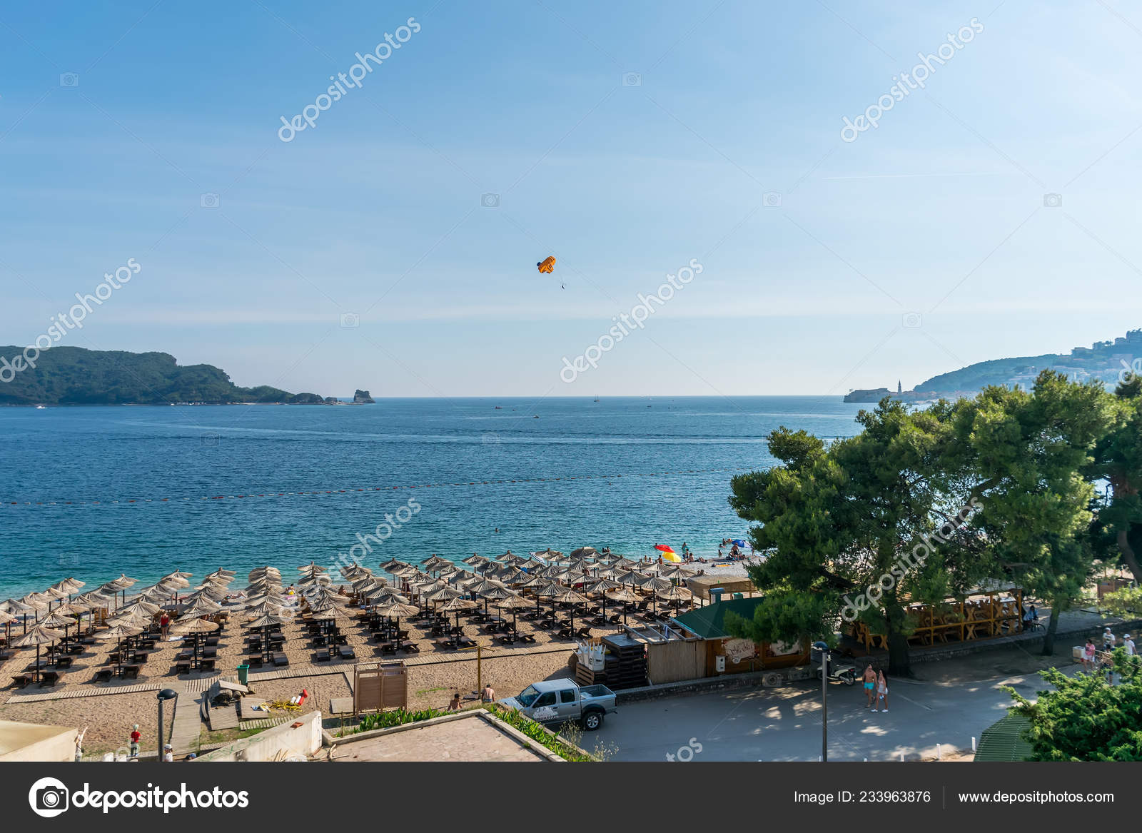 черногория будва июня 2017 туристы плавание пляж могрен