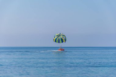 Sakin deniz yüzeyi aşırı zevk