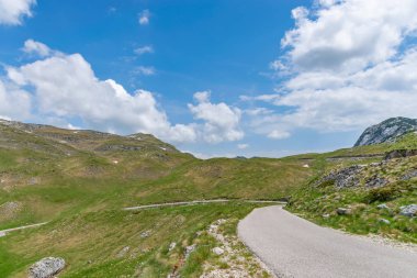 Dağları Milli Parkı Durmitor, Karadağ arasında pitoresk yol