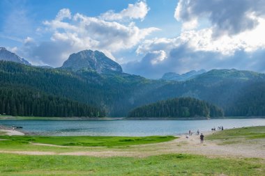 kuzeyinde Karadağ Milli Parkı Durmitor içinde muhteşem Kara Göl