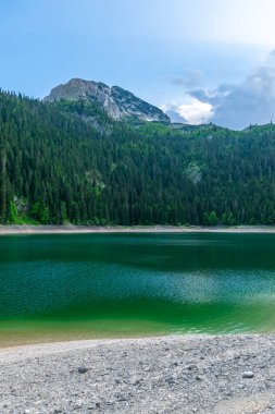 kuzeyinde Karadağ Milli Parkı Durmitor içinde muhteşem Kara Göl