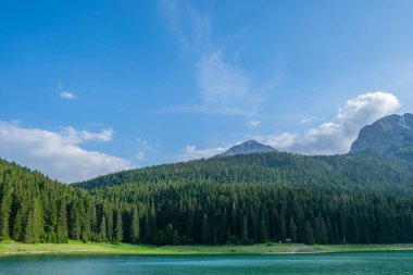 kuzeyinde Karadağ Milli Parkı Durmitor içinde muhteşem Kara Göl