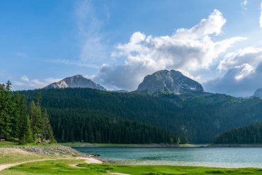 kuzeyinde Karadağ Milli Parkı Durmitor içinde muhteşem Kara Göl