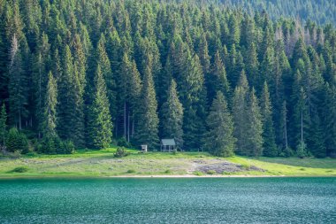 Kara Göl Durmitor Milli Parkı, Karadağ yakınındaki Ahşap banklar