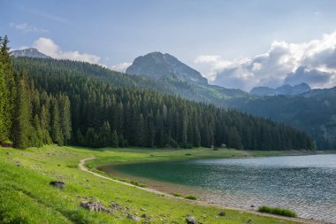 kuzeyinde Karadağ Milli Parkı Durmitor içinde muhteşem Kara Göl