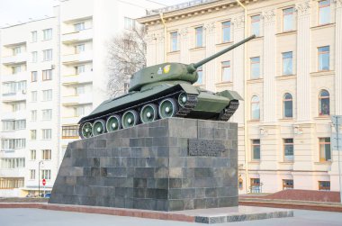Minsk'te Kaide subayların house yakınındaki tankındaki 