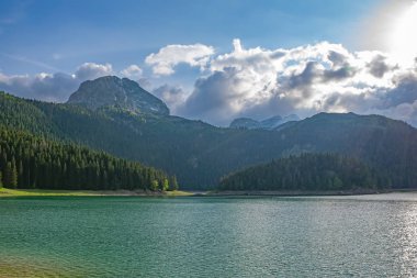 kuzeyinde Karadağ Milli Parkı Durmitor içinde muhteşem Kara Göl