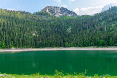 kuzeyinde Karadağ Milli Parkı Durmitor içinde muhteşem Kara Göl