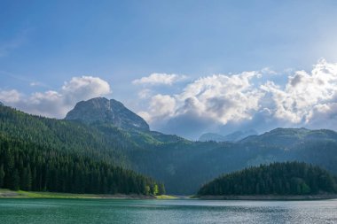 kuzeyinde Karadağ Milli Parkı Durmitor içinde muhteşem Kara Göl