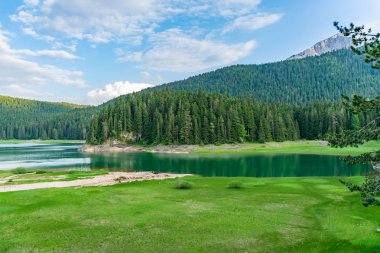 kuzeyinde Karadağ Milli Parkı Durmitor içinde muhteşem Kara Göl