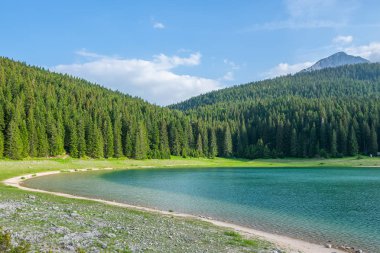 kuzeyinde Karadağ Milli Parkı Durmitor içinde muhteşem Kara Göl