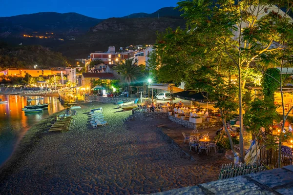 Μαυροβούνιο Przno Ιουνίου 2017 Τουρίστες Επισκέφθηκαν Εστιατόρια Στην Αδριατική Θάλασσα — Φωτογραφία Αρχείου
