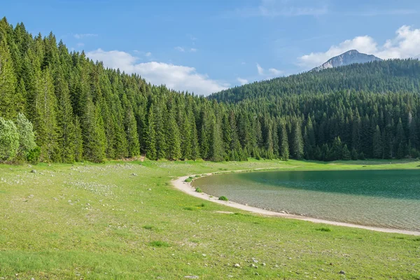 kuzeyinde Karadağ Milli Parkı Durmitor içinde muhteşem Kara Göl