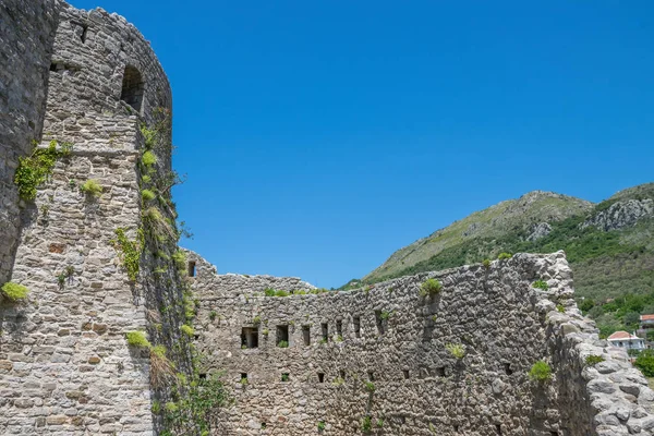 Fortezza Medievale Pietra Situata Cima Alle Montagne — Foto Stock