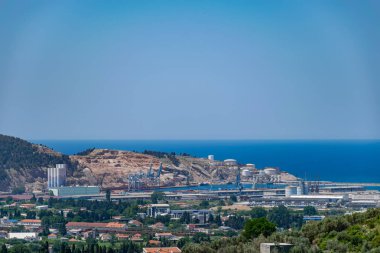 Seaport Adriyatik Denizi üzerinde depolama