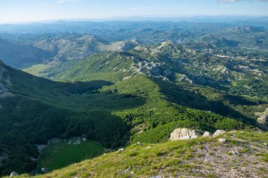 Doğal bakış açısı yüksek bir dağın tepesinde.