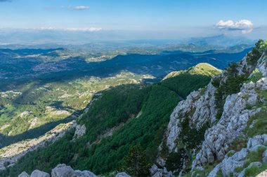 Doğal bakış açısı yüksek bir dağın tepesinde.