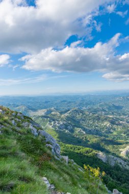 Doğal bakış açısı yüksek bir dağın tepesinde.