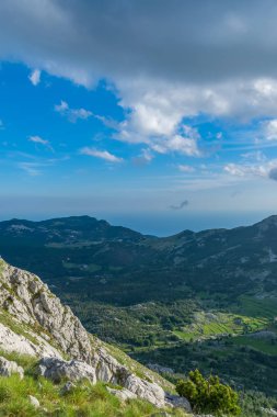 Doğal bakış açısı yüksek bir dağın tepesinde.