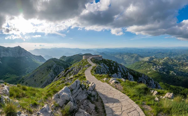 Doğal bakış açısı yüksek bir dağın tepesinde.
