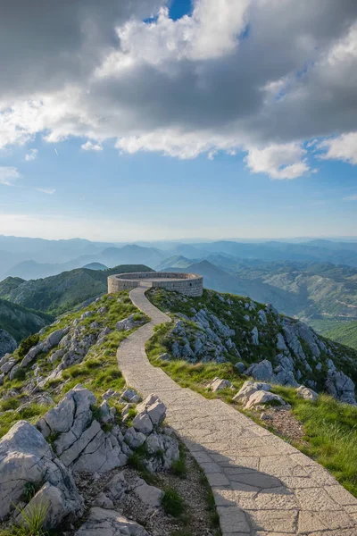 Doğal bakış açısı yüksek bir dağın tepesinde.