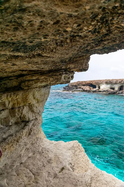 Pintoresca Cueva Encuentra Orillas Del Mar Mediterráneo — Foto de Stock