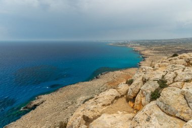 Dağ Cape Cavo Greco tepesinden bakış açısından Ayia Napa şehrinpanoramik görünümü.