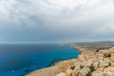 Dağ Cape Cavo Greco tepesinden bakış açısından Ayia Napa şehrinpanoramik görünümü.