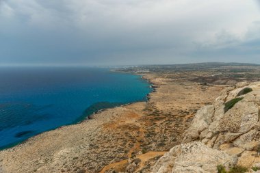 Dağ Cape Cavo Greco tepesinden bakış açısından Ayia Napa şehrinpanoramik görünümü.