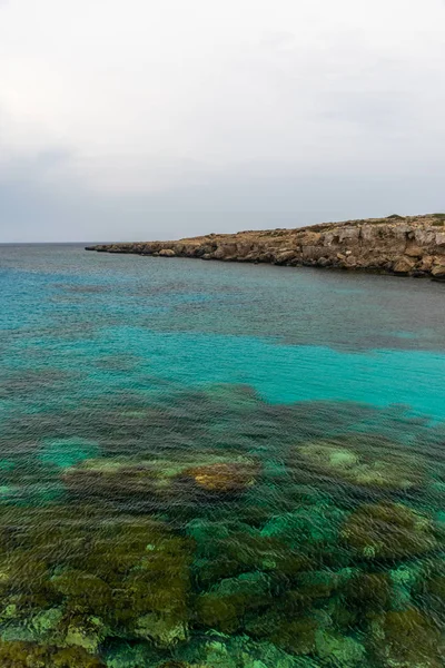 Pittoresca Laguna Blu Sulla Costa Del Mare Calmo — Foto Stock