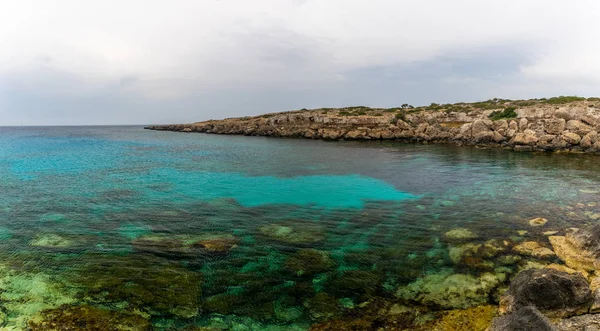 Pittoresca Laguna Blu Sulla Costa Del Mare Calmo — Foto Stock