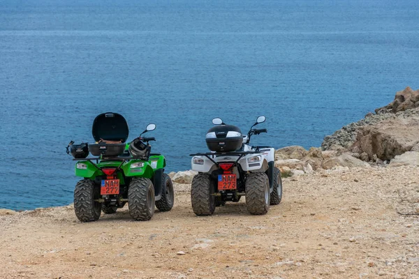 Kıbrıs 2018 Turistler Akdeniz Masmavi Kıyılarında Seyahat Ediyor — Stok fotoğraf