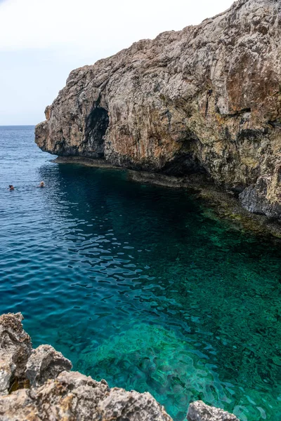 Βραχώδεις Ακτές Της Μεσογείου Στο Νησί Κύπρος — Φωτογραφία Αρχείου