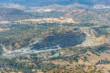Büyüleyici dağların havadan görünüşü