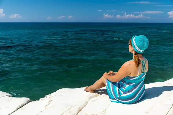 Joven Hermosa Mujer Playa Del Mar — Foto de Stock