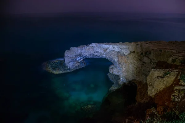 Vista Della Grotta Nel Mare Notte — Foto Stock