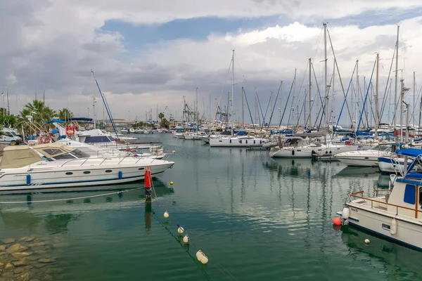 Blick Auf Einen Hafen Mit Yachten — Stockfoto