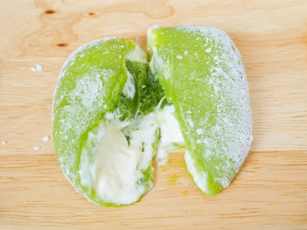 Bolo de arroz glutinoso chá verde ou daifukumochi matcha — Fotografia de Stock