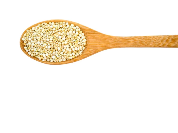Haufen Ungekochter Weißer Quinoa Auf Holzlöffel Isoliert Auf Weißem Hintergrund — Stockfoto