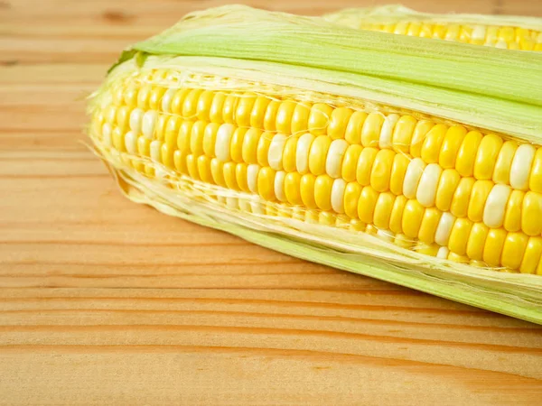 Ears Bicolor Sweet Corn Rustic Wooden Background — Stock Photo, Image