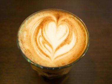 Bir bardak sıcak çikolata Cafe ahşap tablo