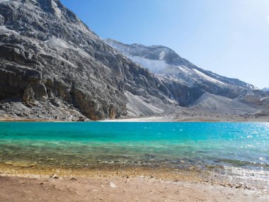Yading Nature Reserve 'de süt Gölü