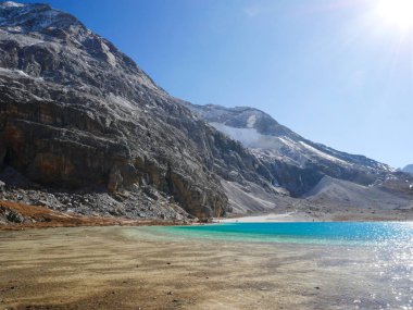 Yading Doğa rezervSüt Gölü, Sichuan, Çin